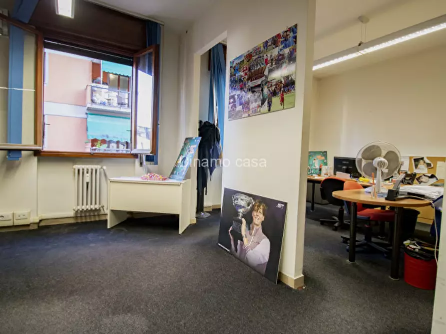 Immagine 10 di Ufficio in vendita  a Prato