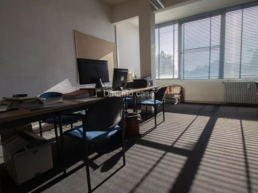 Immagine 11 di Ufficio in vendita  a Prato