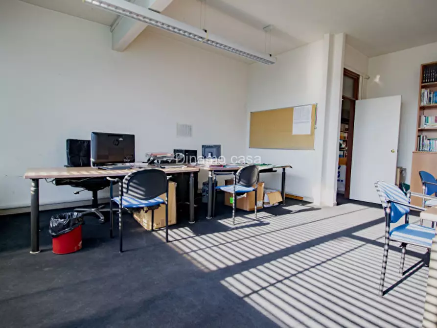 Immagine 12 di Ufficio in vendita  a Prato