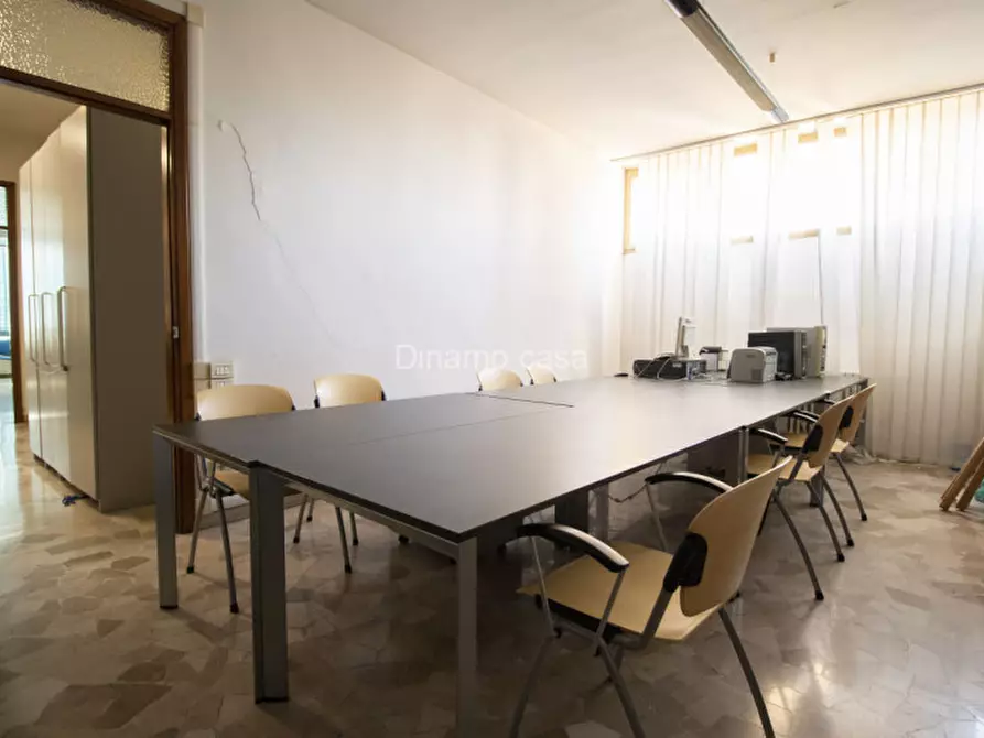 Immagine 16 di Ufficio in vendita  a Prato