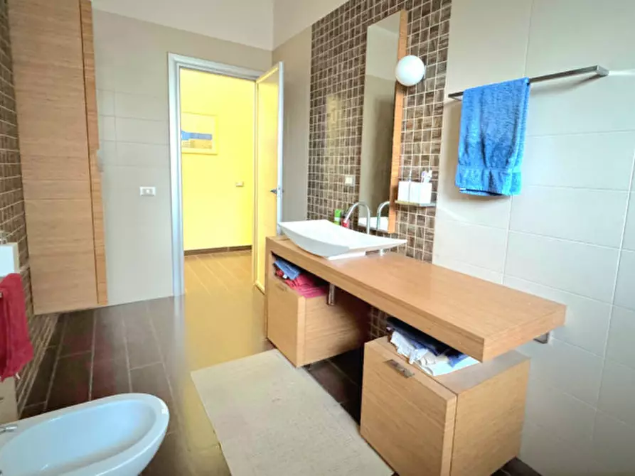 Immagine 19 di Appartamento in vendita  in Lungofiume dei Poeti a Pescara