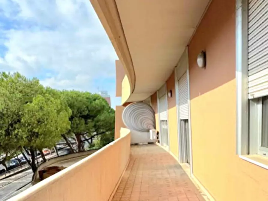 Immagine 25 di Appartamento in vendita  in Lungofiume dei Poeti a Pescara