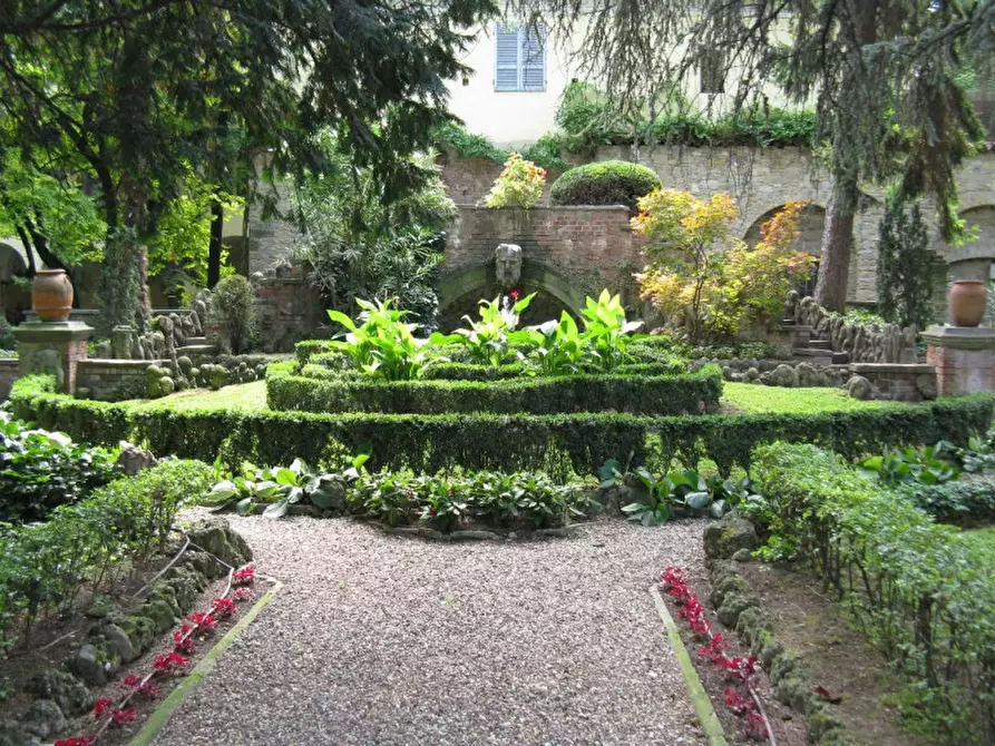 Immagine 1 di Palazzo in vendita  in Piazza Eremitani a Padova