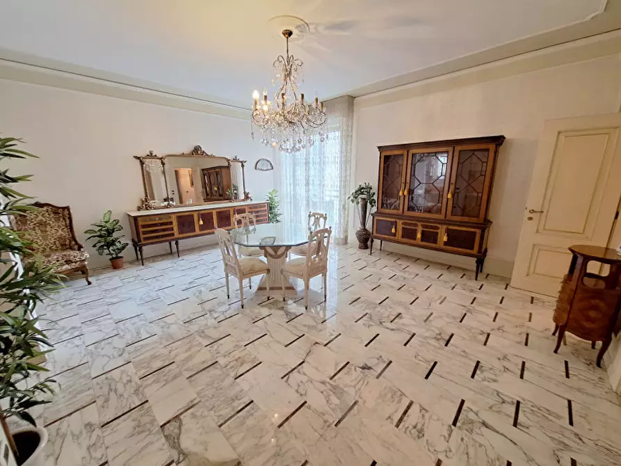 Immagine 1 di Appartamento in vendita  in via Pietro Giardini 207 a Modena