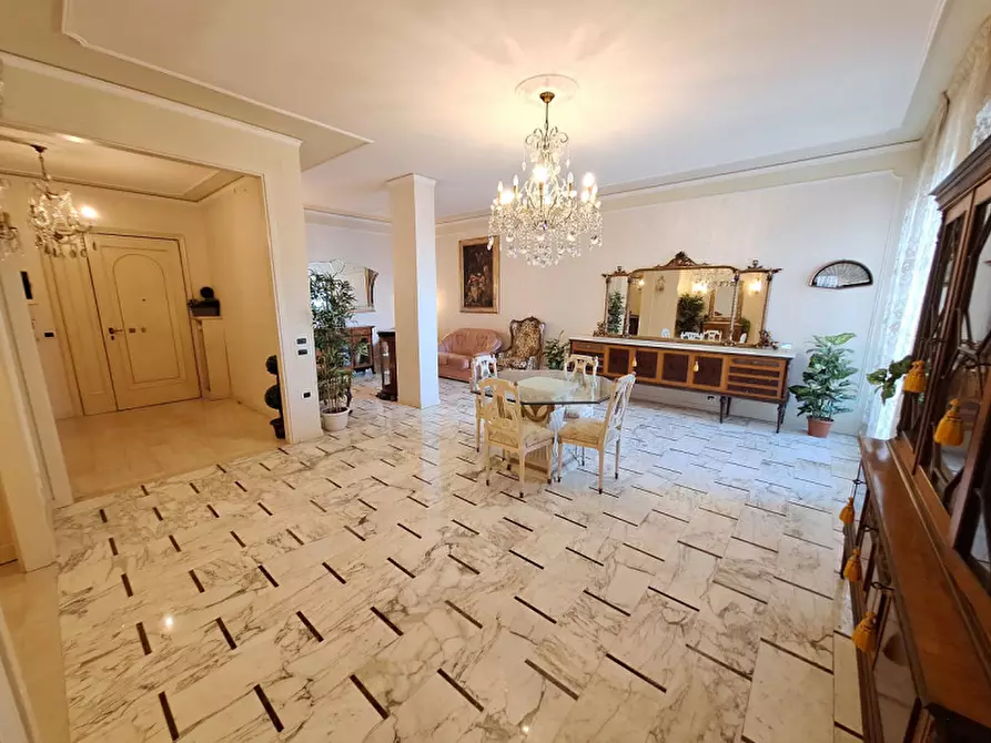 Immagine 2 di Appartamento in vendita  in via Pietro Giardini 207 a Modena