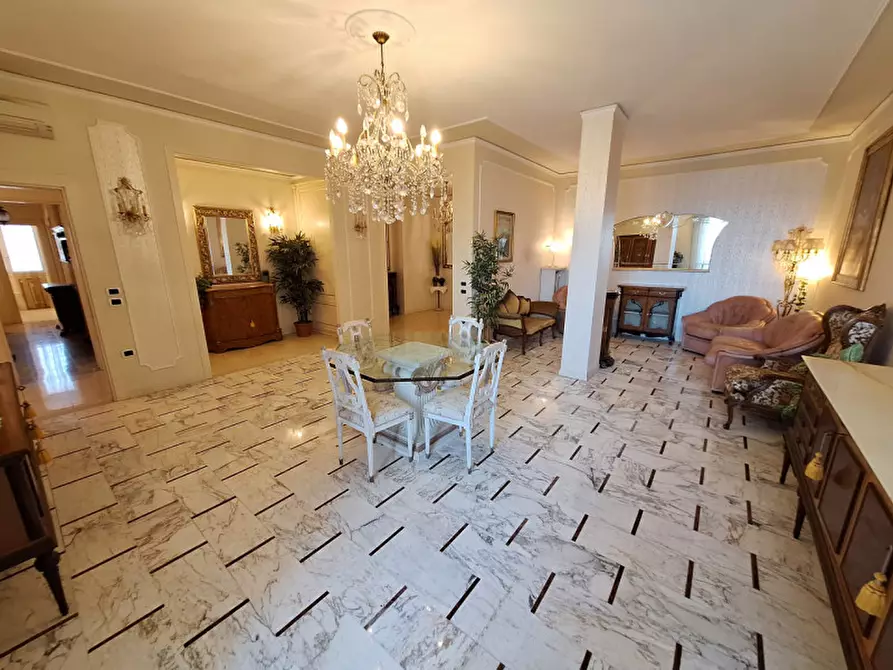 Immagine 5 di Appartamento in vendita  in via Pietro Giardini 207 a Modena