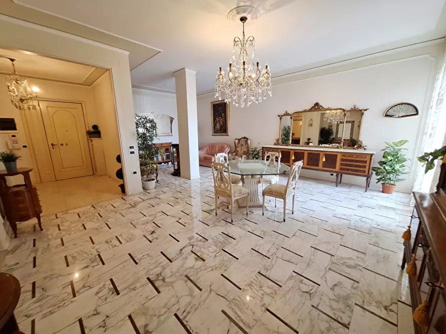 Immagine 9 di Appartamento in vendita  in via Pietro Giardini 207 a Modena