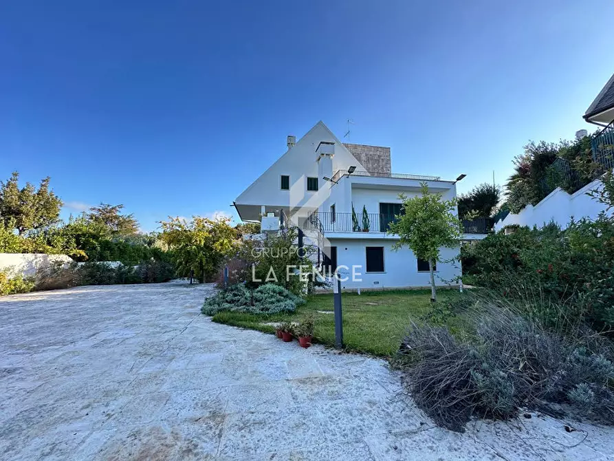 Immagine 3 di Villa in vendita  in Via Massafra 1 a Martina Franca