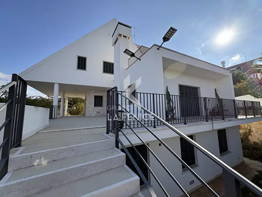 Immagine 105 di Villa in vendita  in Via Massafra 1 a Martina Franca