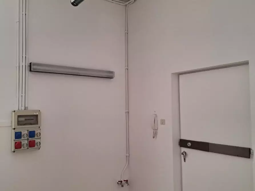 Immagine 8 di Negozio in affitto  in via Giovanni a Prato a Trento