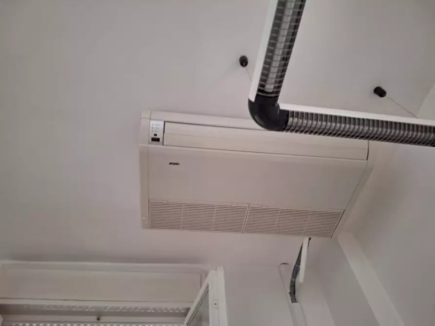 Immagine 9 di Negozio in affitto  in via Giovanni a Prato a Trento