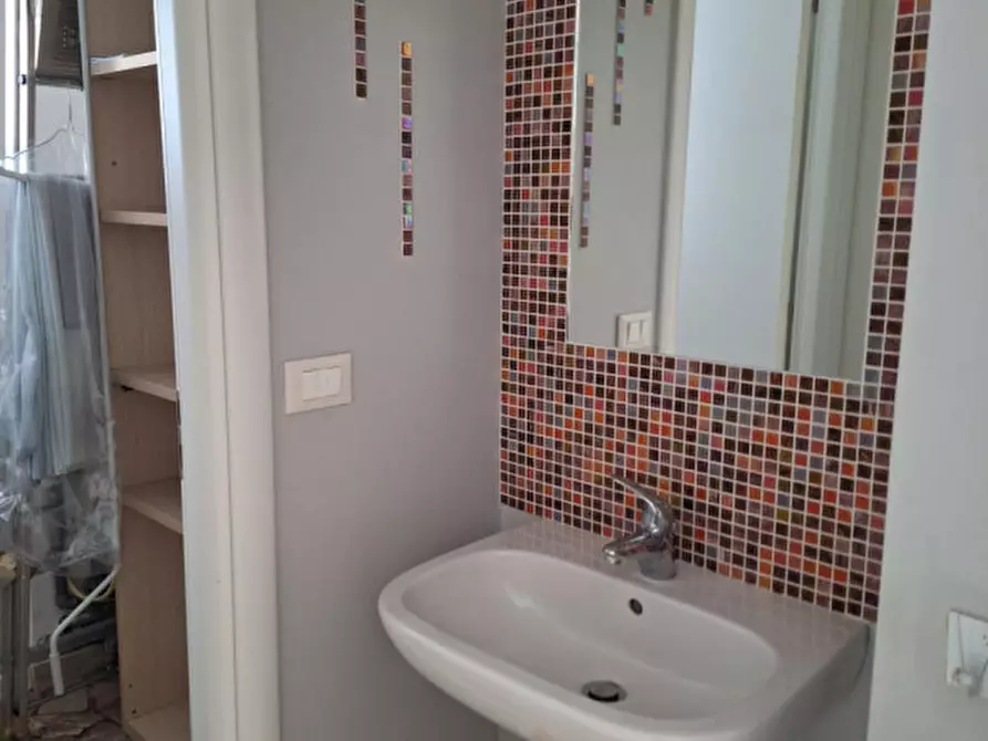 Immagine 12 di Negozio in affitto  in via Giovanni a Prato a Trento