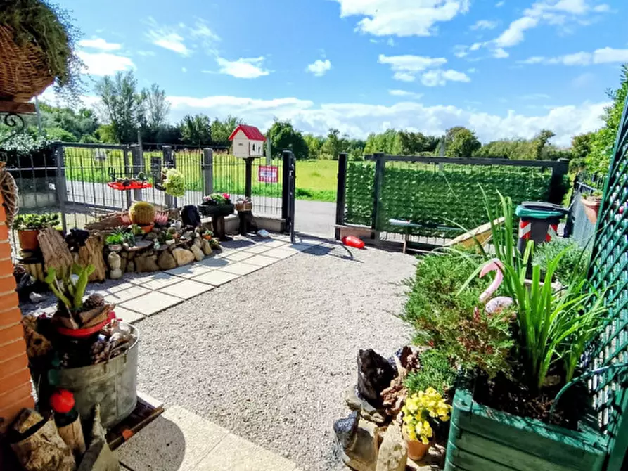 Immagine 2 di Villetta a schiera in vendita  a Tuoro Sul Trasimeno