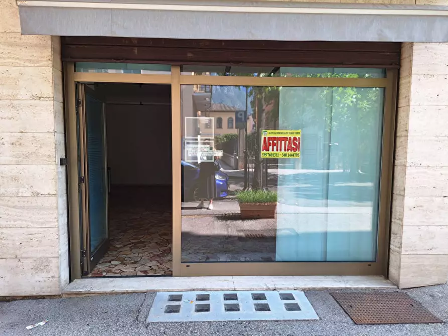 Immagine 2 di Negozio in vendita  in via Giovanni a Prato a Trento