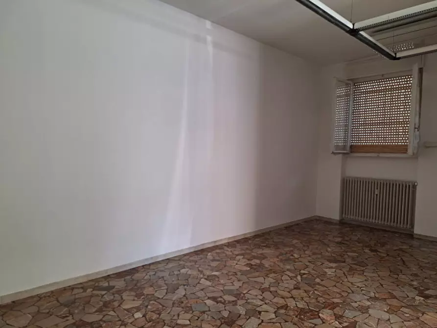 Immagine 6 di Negozio in vendita  in via Giovanni a Prato a Trento