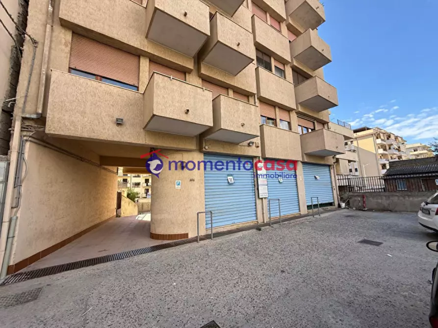 Immagine 2 di Negozio in vendita  in Via Sbarre Superiori a Reggio Di Calabria