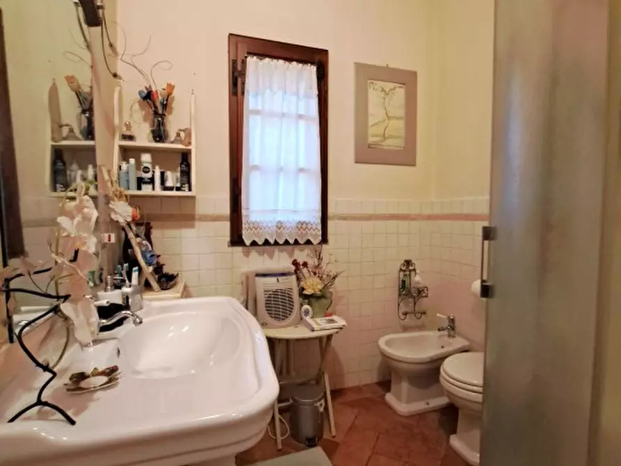 Immagine 22 di Villa in vendita  in Via Montecarlo a San Giovanni Valdarno