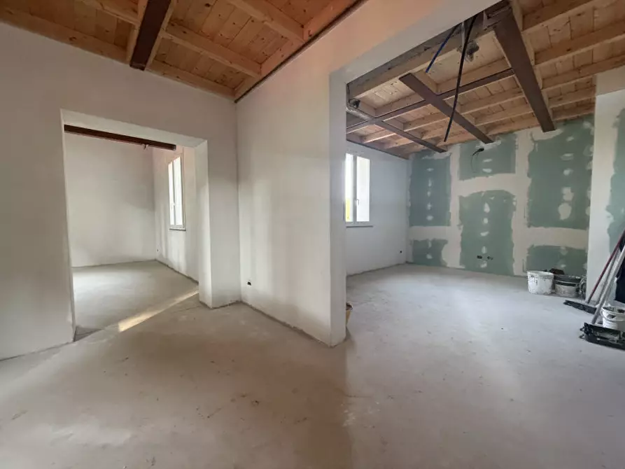 Immagine 2 di Appartamento in vendita  in VIA FONTE DELLA PUZZOLENTE a Livorno