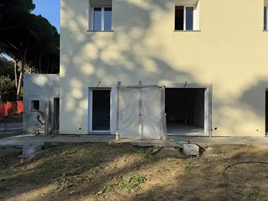 Immagine 13 di Appartamento in vendita  in VIA FONTE DELLA PUZZOLENTE a Livorno