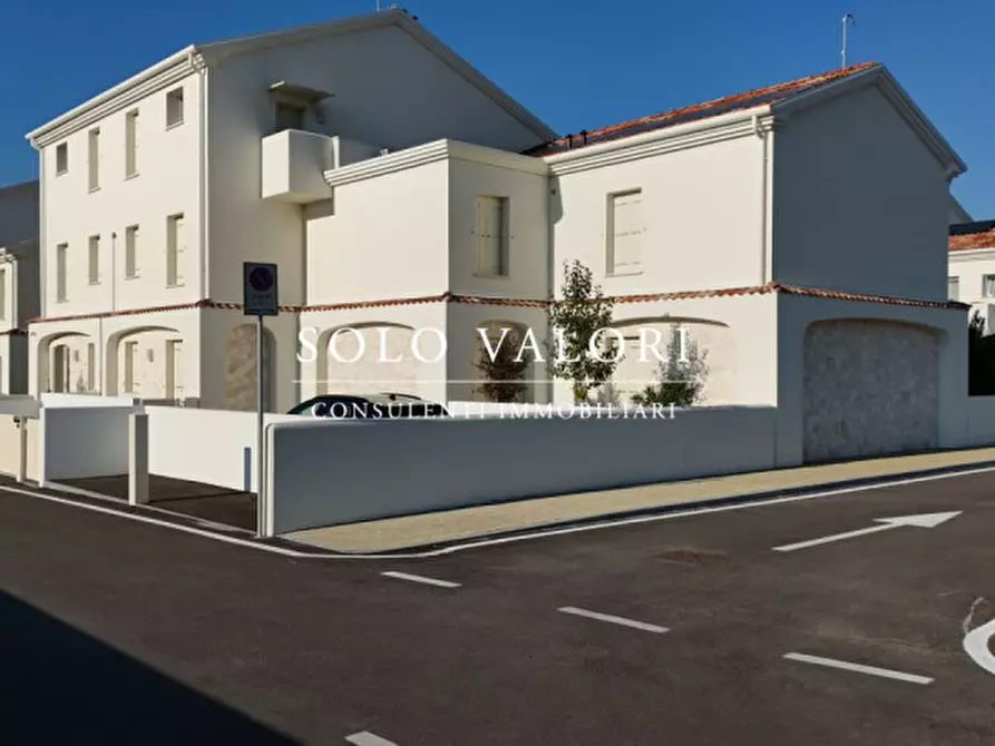 Immagine 26 di Appartamento in vendita  in Piazza Milano a Jesolo