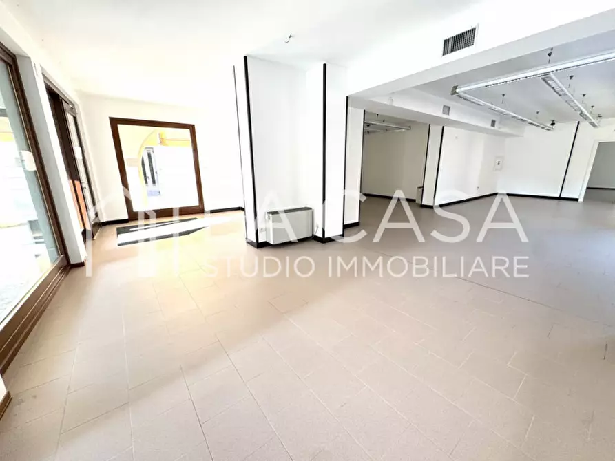 Immagine 4 di Negozio in affitto  in Piazza Garibaldi, 39 a Spilimbergo
