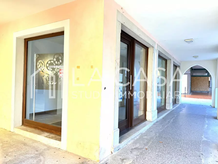 Immagine 5 di Negozio in affitto  in Piazza Garibaldi, 39 a Spilimbergo