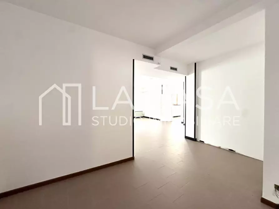 Immagine 10 di Negozio in affitto  in Piazza Garibaldi, 39 a Spilimbergo