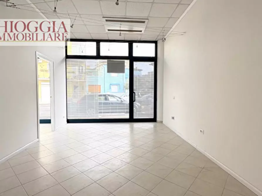 Immagine 2 di Negozio in affitto  in Viale Ionio a Chioggia