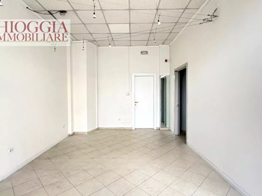 Immagine 3 di Negozio in affitto  in Viale Ionio a Chioggia