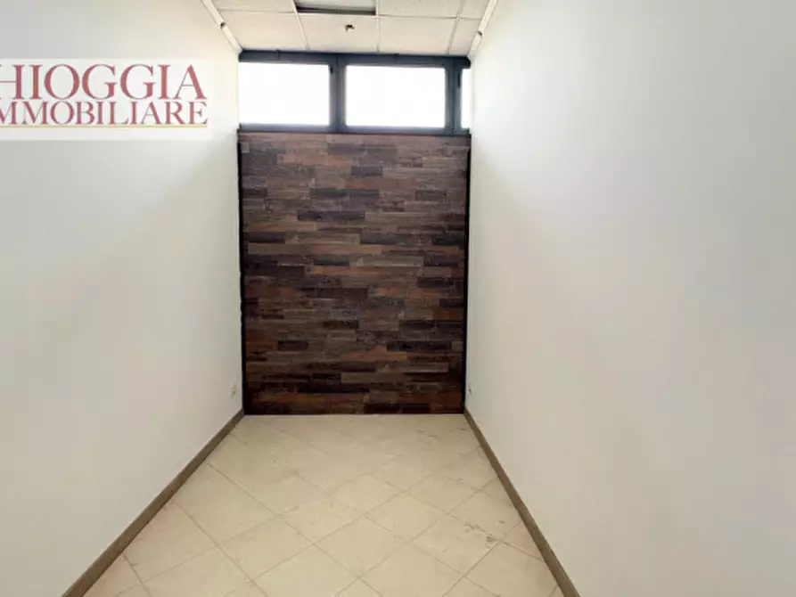 Immagine 5 di Negozio in affitto  in Viale Ionio a Chioggia