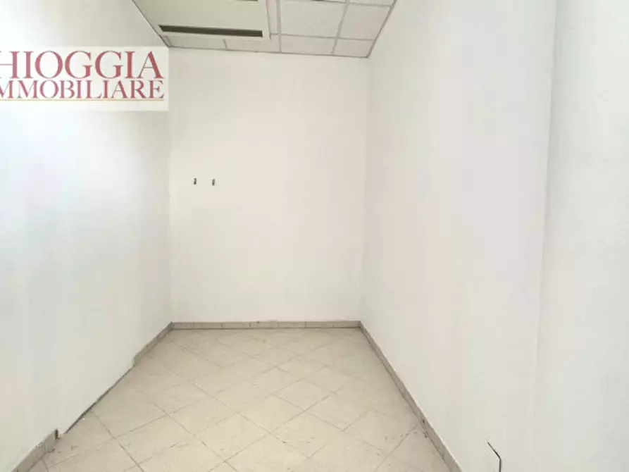 Immagine 6 di Negozio in affitto  in Viale Ionio a Chioggia