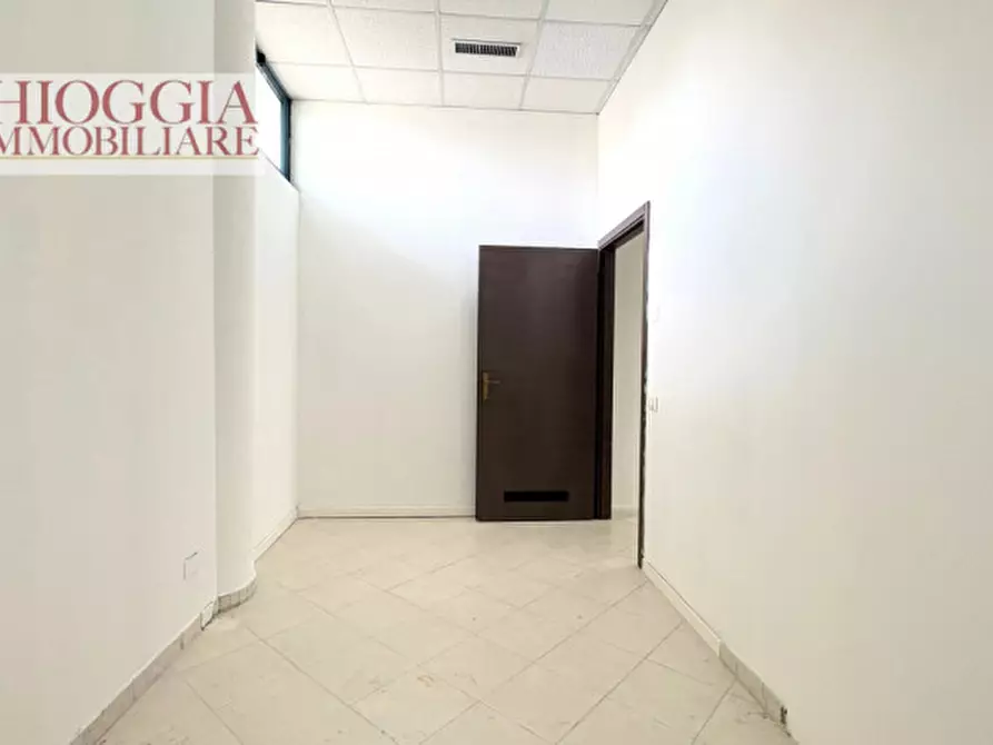 Immagine 7 di Negozio in affitto  in Viale Ionio a Chioggia