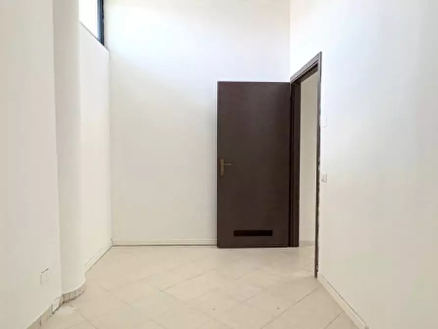 Immagine 10 di Negozio in affitto  in Viale Ionio a Chioggia