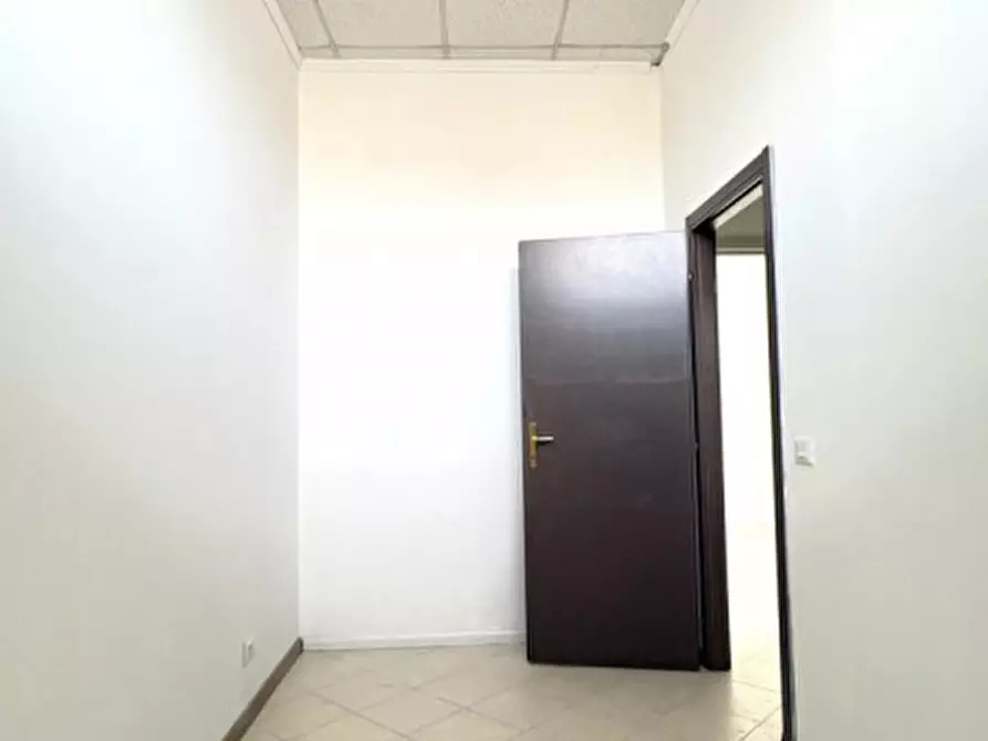 Immagine 11 di Negozio in affitto  in Viale Ionio a Chioggia