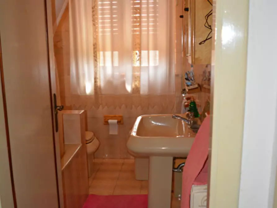 Immagine 14 di Casa indipendente in vendita  in Via Roma 160 a Castiglione Del Lago