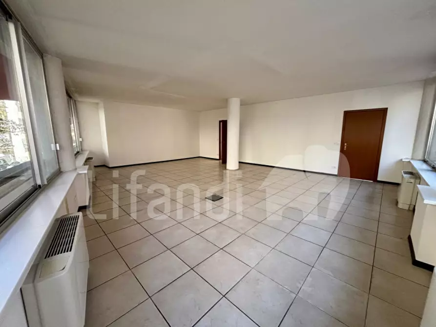 Immagine 2 di Ufficio in affitto  in Via Francesco Crispi - Francesco-Crispi-Straße a Bolzano