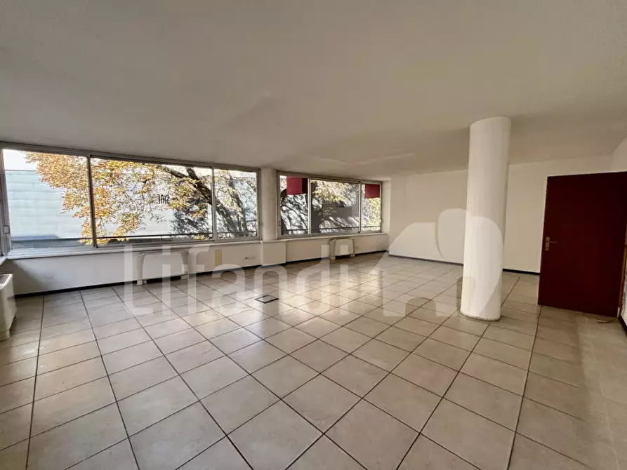 Immagine 8 di Ufficio in affitto  in Via Francesco Crispi - Francesco-Crispi-Straße a Bolzano