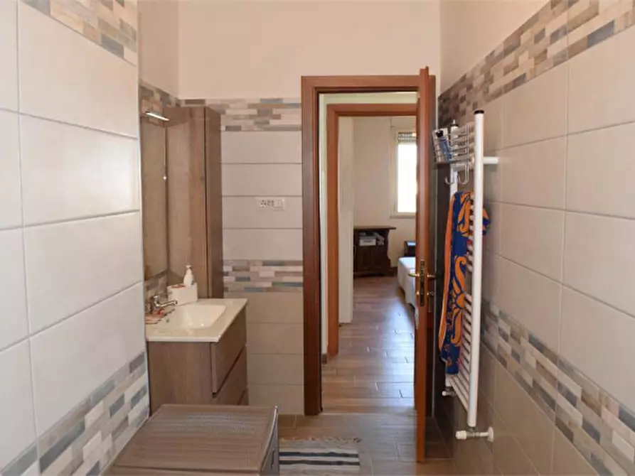 Immagine 3 di Appartamento in vendita  in VIA VILLAGRAZIA a Palermo