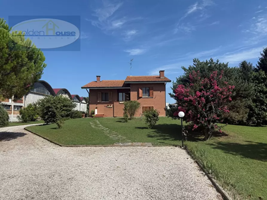 Immagine 1 di Villa in vendita  in Via Nazionale 95/1 a Argenta