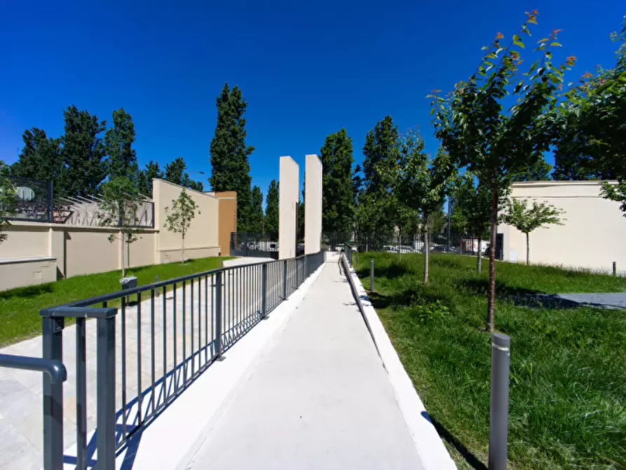 Immagine 8 di Garage in affitto  in Via Ceresio 7 a Milano