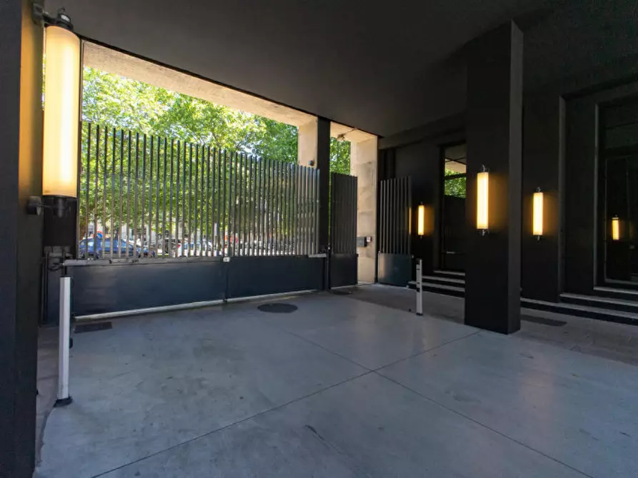 Immagine 10 di Garage in affitto  in Via Ceresio 7 a Milano