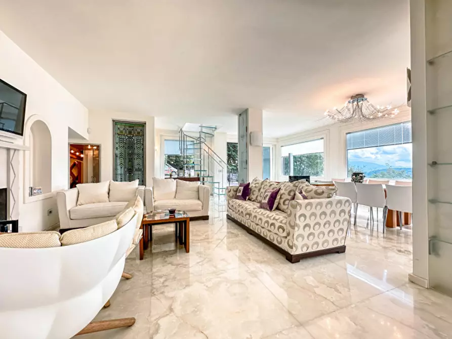 Immagine 5 di Villa in vendita  in via ing. mario saini 15 a Meina