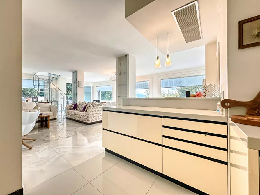 Immagine 6 di Villa in vendita  in via ing. mario saini 15 a Meina