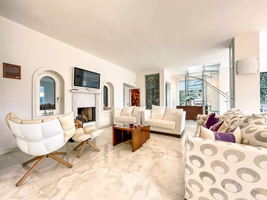 Immagine 9 di Villa in vendita  in via ing. mario saini 15 a Meina