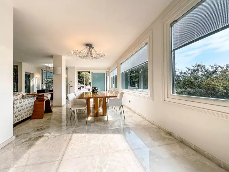 Immagine 10 di Villa in vendita  in via ing. mario saini 15 a Meina