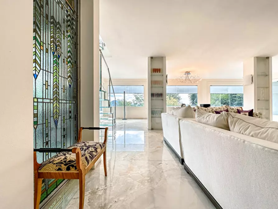 Immagine 13 di Villa in vendita  in via ing. mario saini 15 a Meina