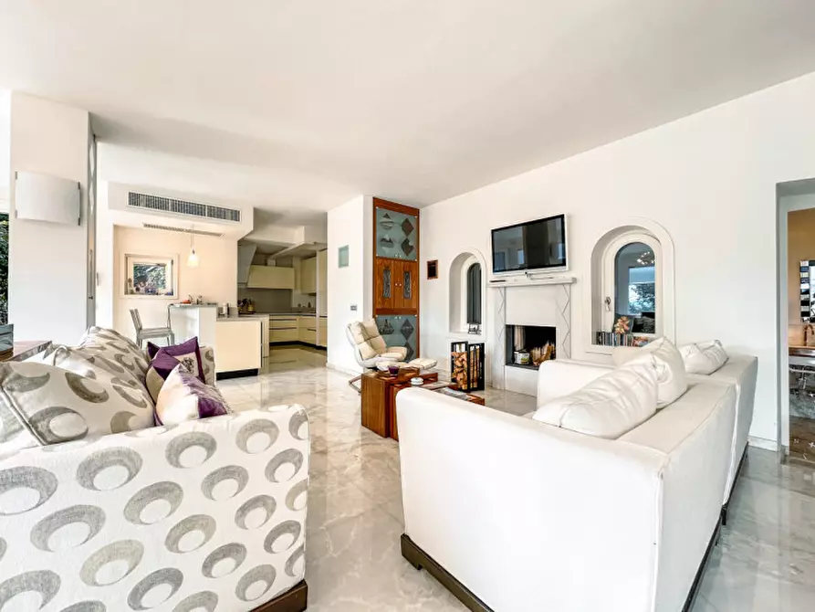 Immagine 16 di Villa in vendita  in via ing. mario saini 15 a Meina