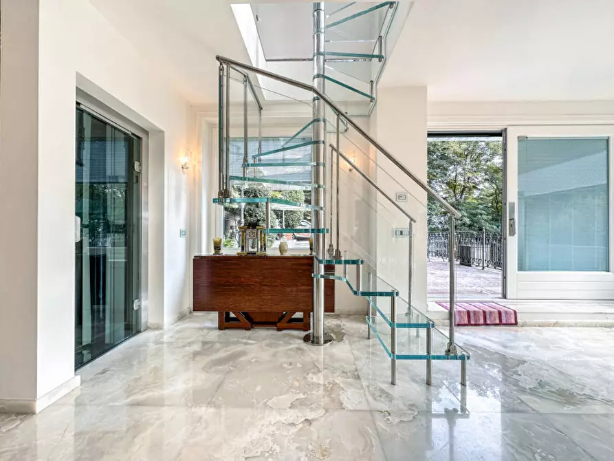 Immagine 26 di Villa in vendita  in via ing. mario saini 15 a Meina