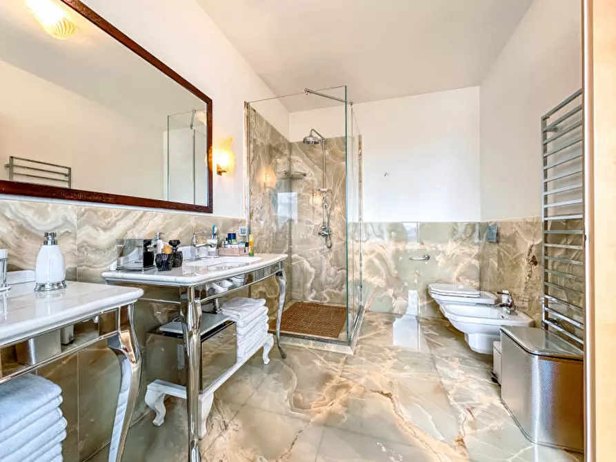 Immagine 28 di Villa in vendita  in via ing. mario saini 15 a Meina