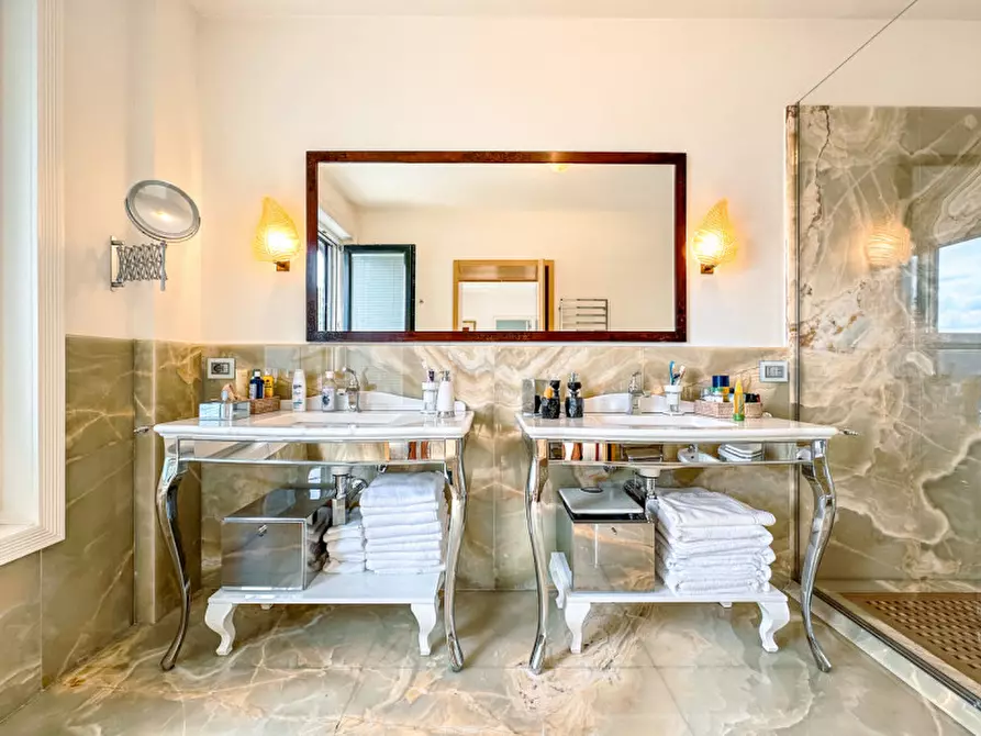 Immagine 33 di Villa in vendita  in via ing. mario saini 15 a Meina